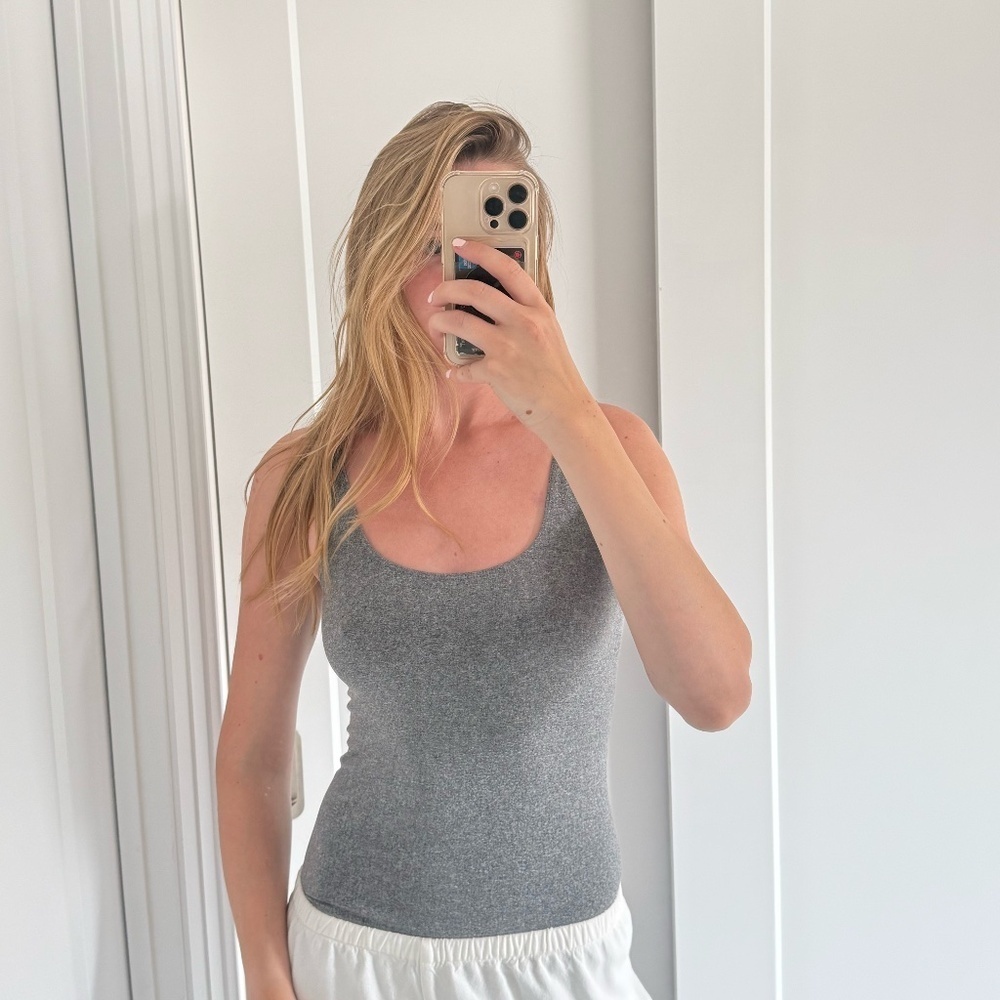 Aritzia/Babaton Salt + Pepper Tank Top